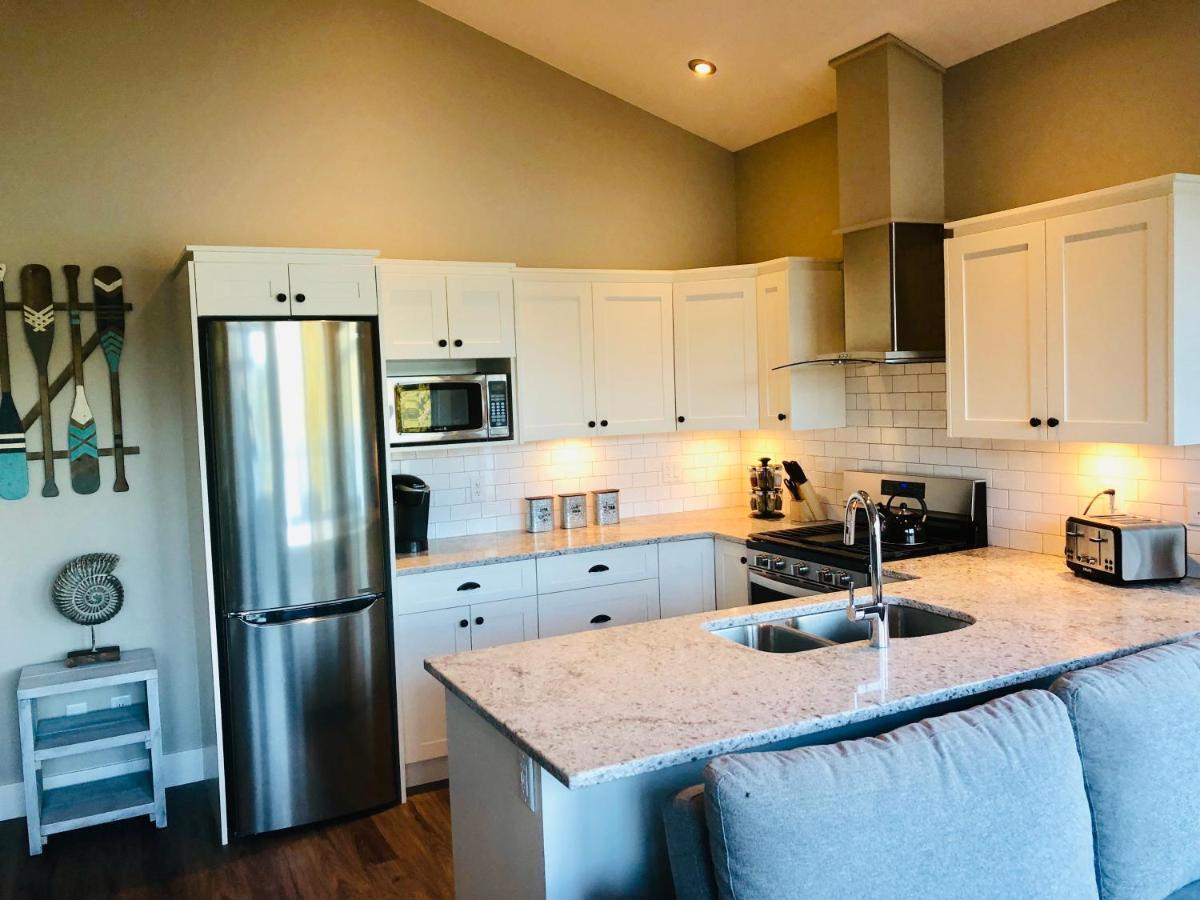 Sandy Feet Retreat Port Renfrew- Oceanfront 2Br Modern Cottage Екстер'єр фото